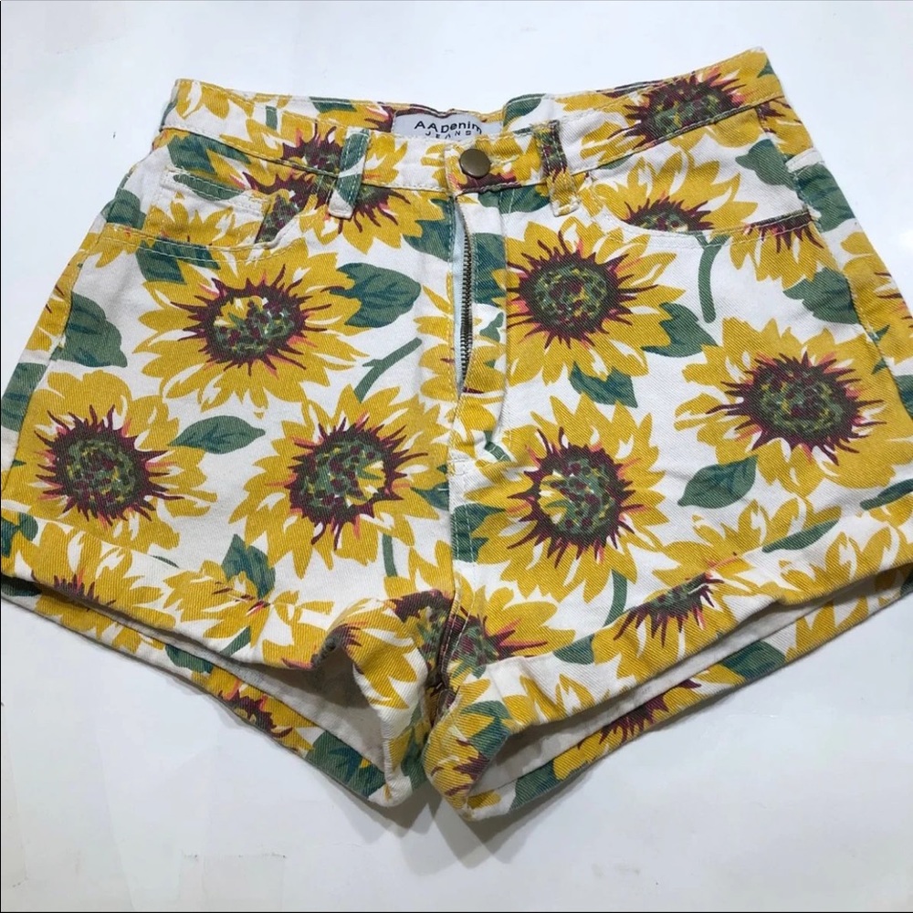 Vintage AADenim Sunflower High Waisted Shorts
Sz 27